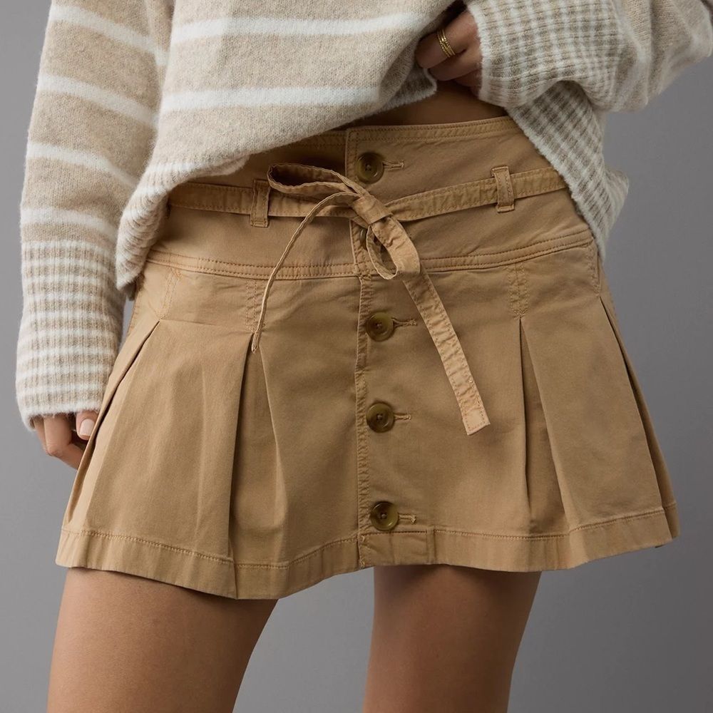 NWT American Eagle Pleated Twill Skort Khaki Button Front Low Rise Size 4 Preppy